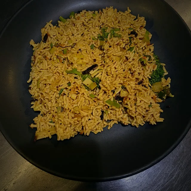 Vegetable pittu kottu, chopped with vegetables